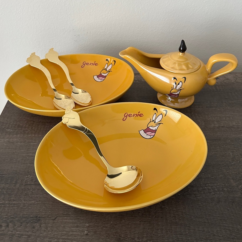 Disney Parks Tokyo Resort Limited Edition Aladdin Genie Gravy Boat Dish Set